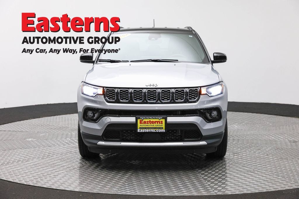 Used 2025 Jeep Compass Limited AWD/4WD image 2