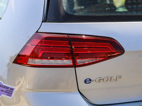 Used 2019 Volkswagen e-Golf SE w/ Driver Assistance Package FWD image 8