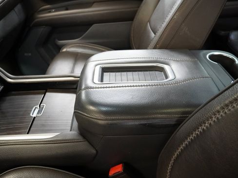 Used 2021 GMC Yukon XL Denali w/ Denali Premium Package image 28