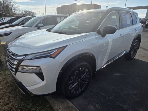 Used 2025 Nissan Rogue Platinum w/ Platinum Premium Package image 7