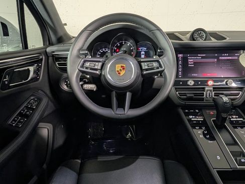 Certified 2023 Porsche Macan AWD/4WD image 21