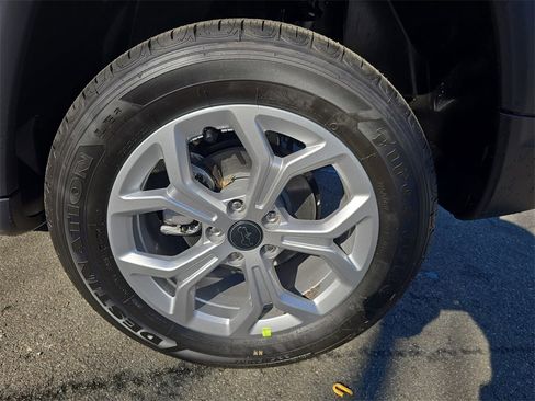 New 2026 Jeep Compass Latitude image 33