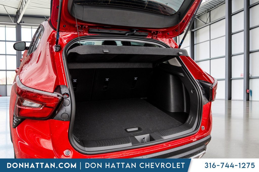 New 2026 Chevrolet Trax LT w/ LT Convenience Package FWD image 28