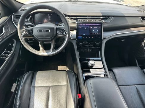 Used 2023 Jeep Grand Cherokee Overland w/ Luxury Tech Group IV RWD image 23