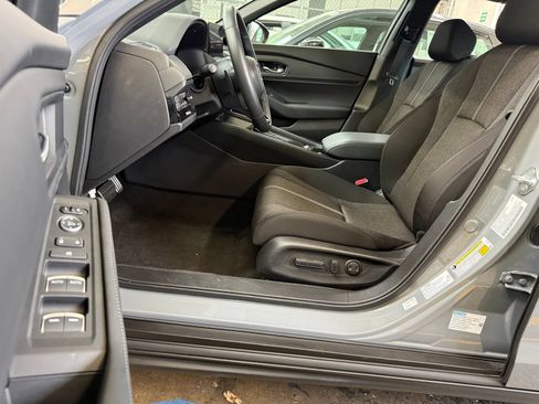 Used 2025 Honda Accord Sport image 30