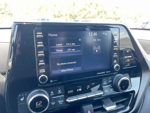 Used 2021 Toyota Highlander XLE FWD image 17