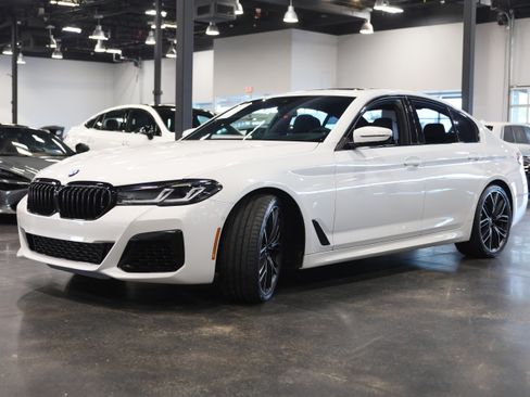 Used 2022 BMW M550i xDrive w/ Premium Package AWD/4WD image 3