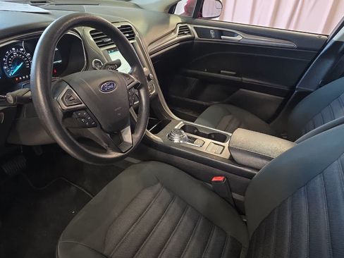 Used 2017 Ford Fusion SE w/ Fusion SE Technology Package FWD image 14