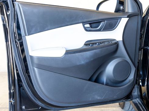 Used 2023 Hyundai Kona SEL image 14