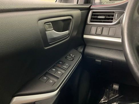 Used 2015 Toyota Camry XSE image 19