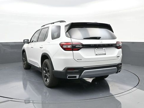 New 2025 Honda Pilot Touring image 8