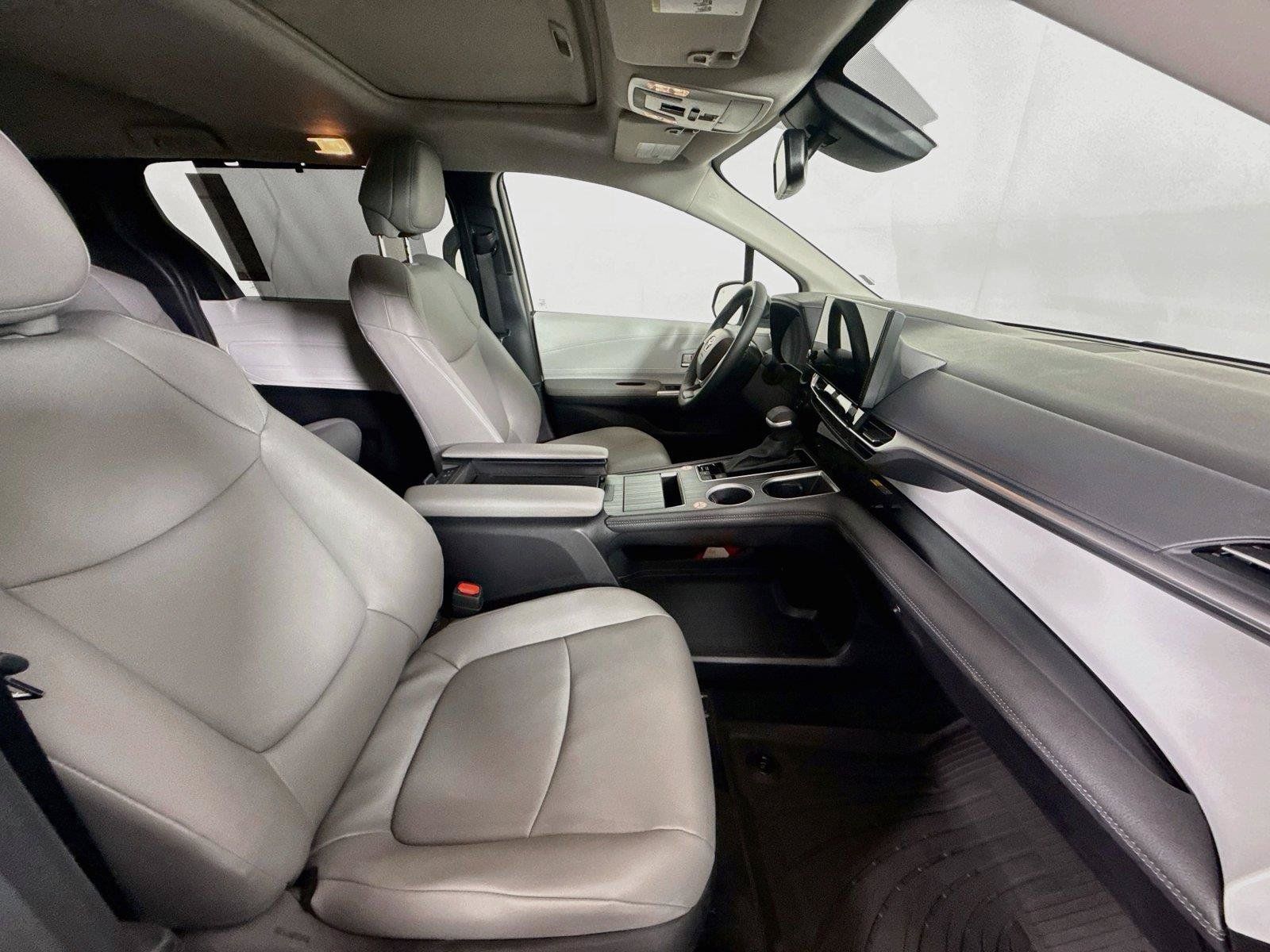 Certified 2026 Toyota Sienna XLE FWD image 44