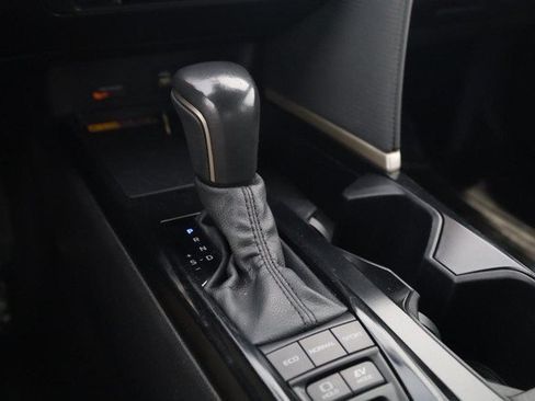 Used 2025 Toyota Camry SE FWD image 18