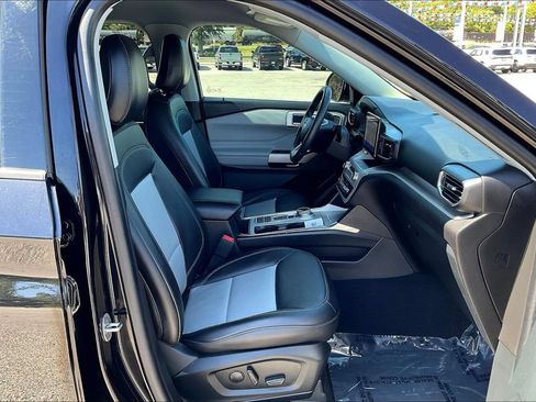 Used 2024 Ford Explorer XLT w/ Equipment Group 202A RWD image 16