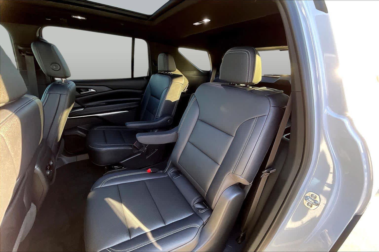 Used 2026 Chevrolet Traverse LT w/ Sun and Wheel Package FWD image 20