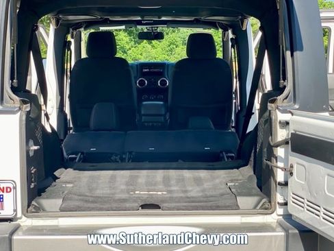 Used 2016 Jeep Wrangler Unlimited Sahara AWD/4WD image 35