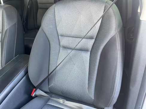 Used 2024 Nissan Rogue SV FWD image 9