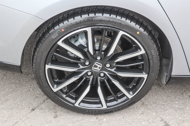 Used 2023 Honda Accord Touring image 11