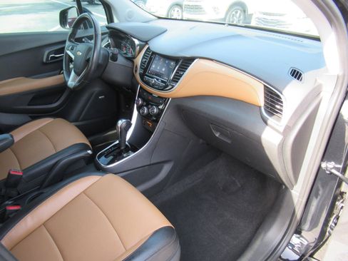 Used 2020 Chevrolet Trax Premier FWD image 12