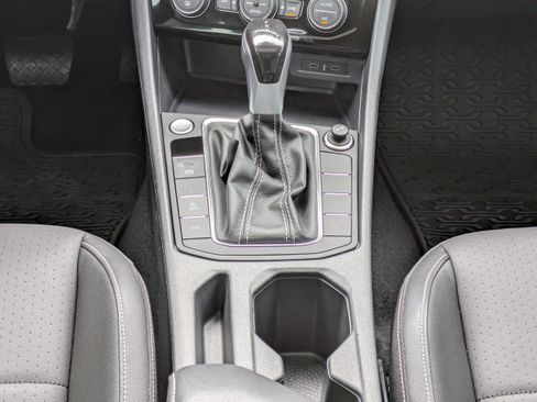 Certified 2023 Volkswagen Jetta SE image 18