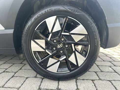Used 2025 Hyundai Kona SEL FWD image 11