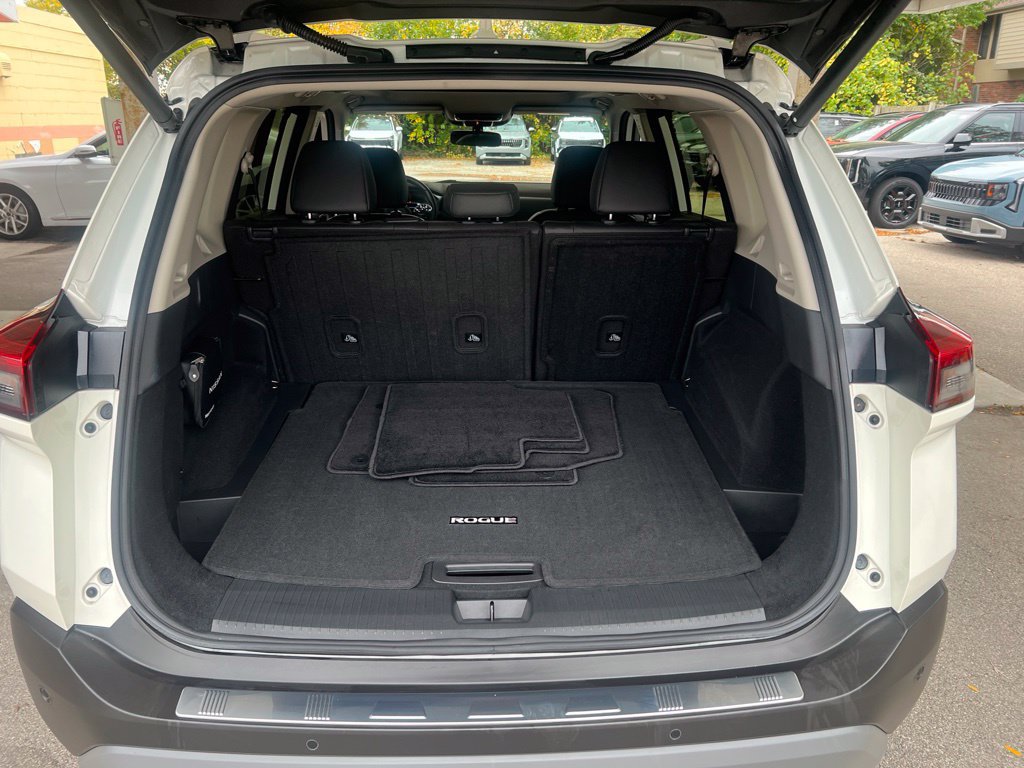 Certified 2023 Nissan Rogue SV w/ SV Premium B Package AWD/4WD image 13