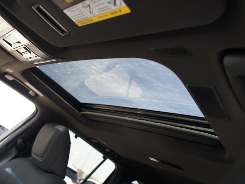 Used 2025 Lexus LX 700h Luxury image 6