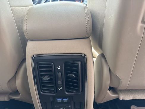 Used 2019 Jeep Grand Cherokee Limited image 40