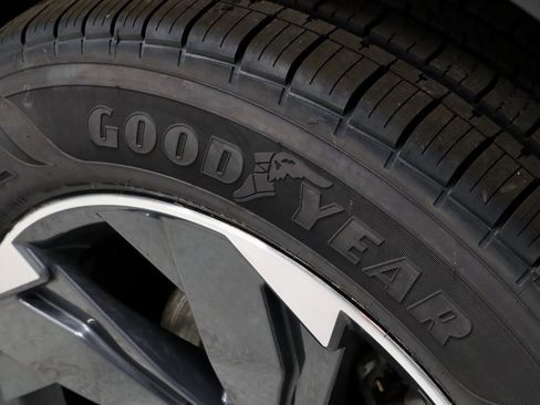 Certified 2024 Nissan Rogue SV image 21