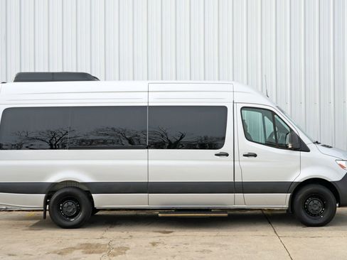 Used 2024 Mercedes-Benz Sprinter 2500 image 46