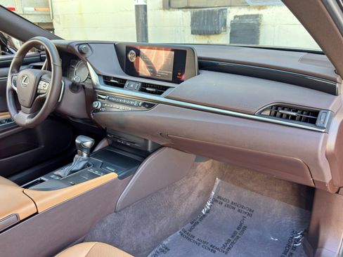 Used 2021 Lexus ES 300h w/ Accessory Package 2 FWD image 14