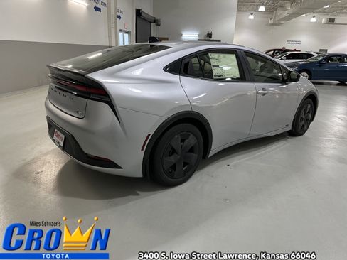 New 2026 Toyota Prius LE image 9