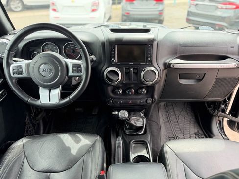 Used 2016 Jeep Wrangler Rubicon AWD/4WD image 11