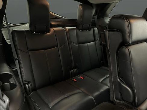 Used 2020 Nissan Pathfinder Platinum image 33