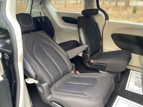 Used 2023 Chrysler Voyager LX FWD image 13