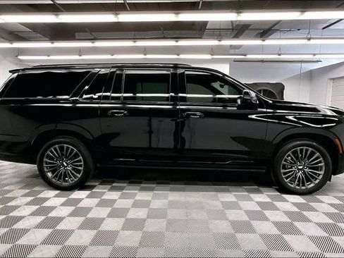 Used 2025 Cadillac Escalade ESV Sport Platinum AWD/4WD image 16
