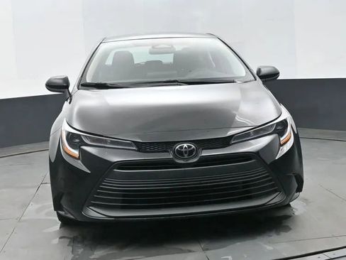 Used 2025 Toyota Corolla LE FWD image 3