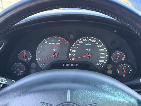 Used 1999 Chevrolet Corvette Coupe w/ Roof Pkg RWD image 29