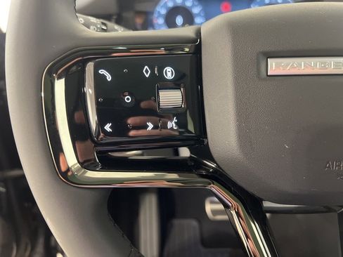 Used 2025 Land Rover Range Rover Evoque Dynamic SE image 12