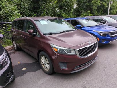 Used 2017 Kia Sedona LX w/ LX Essentials Premium Package