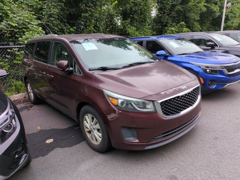 Used 2017 Kia Sedona LX w/ LX Essentials Premium Package FWD image 1