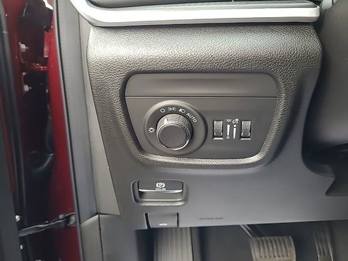 New 2025 Jeep Grand Cherokee Altitude AWD/4WD image 42