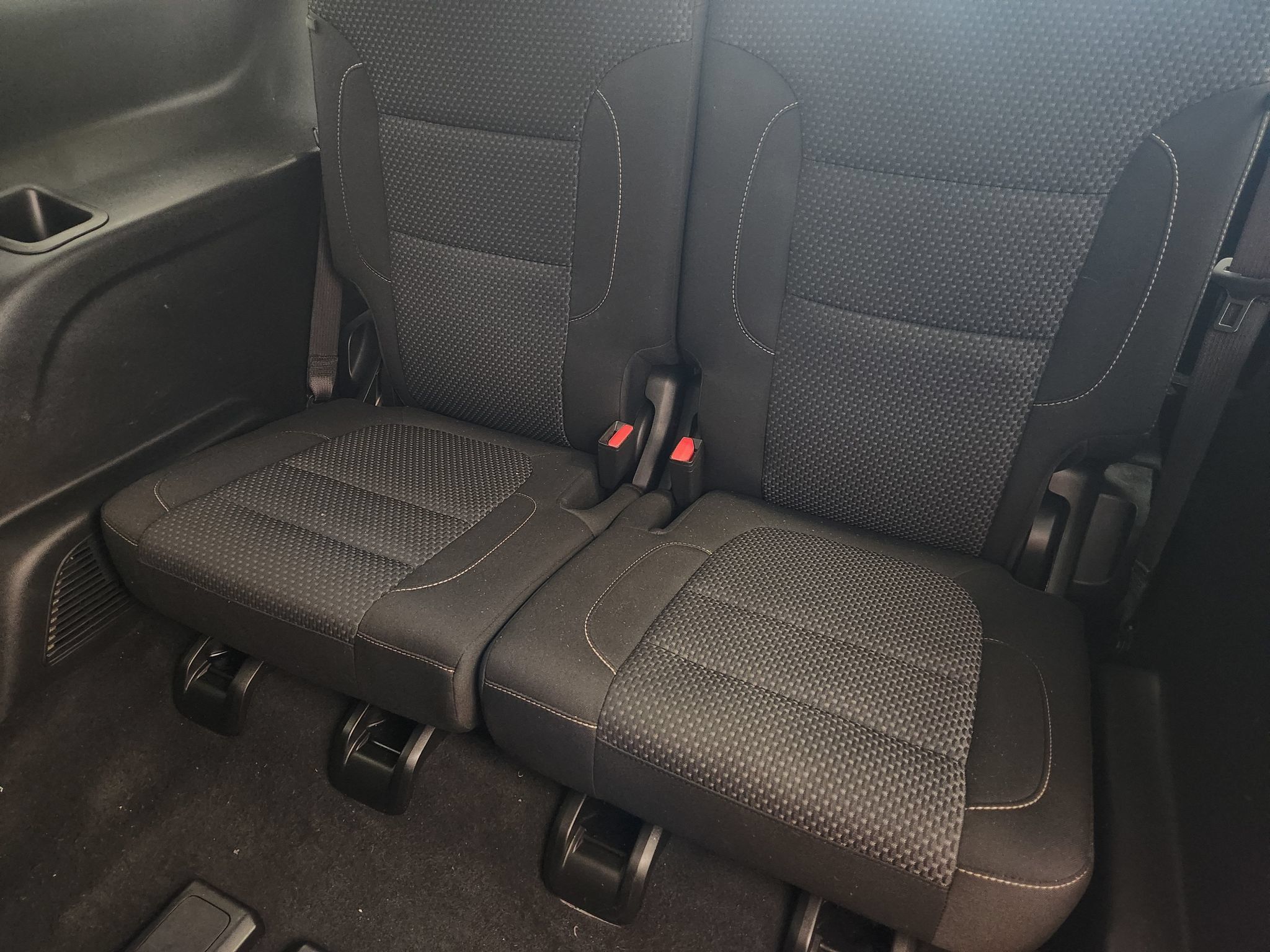 Used 2023 GMC Acadia SLE FWD image 32