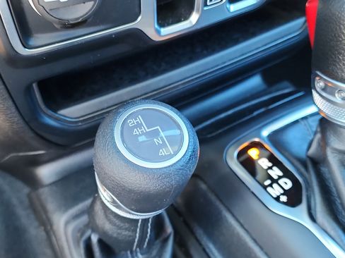 Used 2024 Jeep Wrangler Sahara image 26