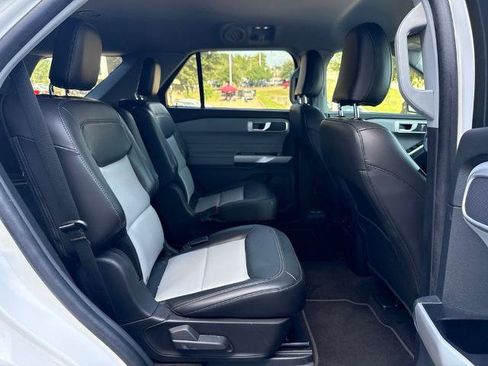 Certified 2022 Ford Explorer XLT w/ Equipment Group 202A RWD image 11