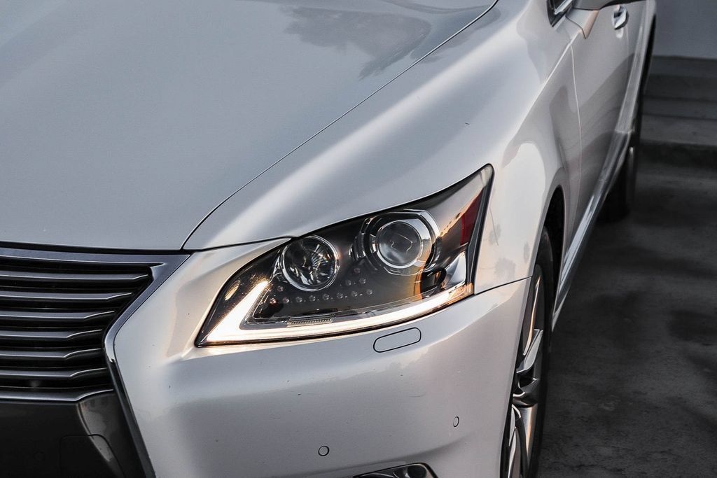 Used 2016 Lexus LS 460 w/ Comfort Package RWD image 5