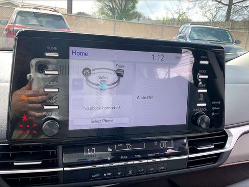 Used 2024 Toyota Sienna LE image 31