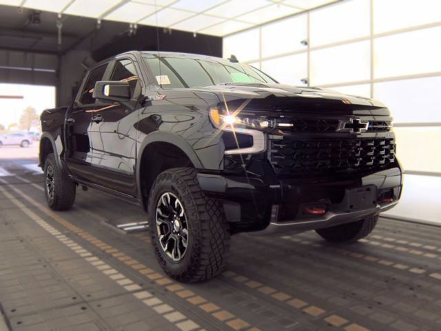 Used 2022 Chevrolet Silverado 1500 ZR2 w/ Technology Package AWD/4WD image 2