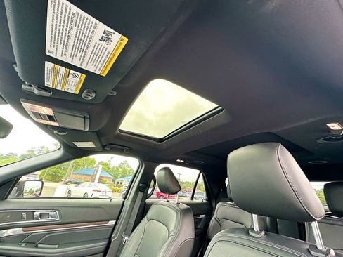 Used 2019 Ford Explorer Limited w/ Ford Safe & Smart Package FWD image 11