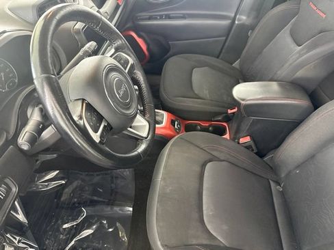 Used 2019 Jeep Renegade Trailhawk w/ Cold Weather Group II AWD/4WD image 24